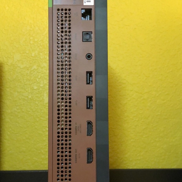 Xbox One S Minecraft Edition 1 TB bundle w/ games! - Picture 7 of 8